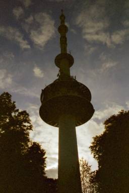 neuer Fernsehturm neben der Hnenburg