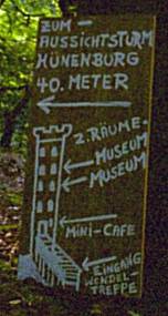 Ein weiteres Hinweisschild zur Hünenburg mit Zeichnung des Turmes